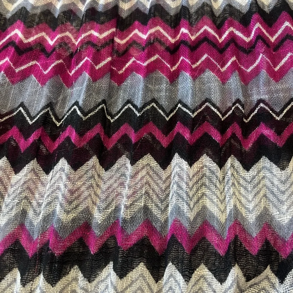 MaxAzria Zigzag Chevron Fringe Scarf in Magenta, Black & Gray
